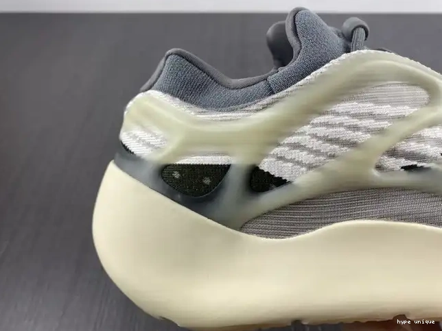 hype ID1674 Adidas Salt Yeezy Fade V3 700 0528